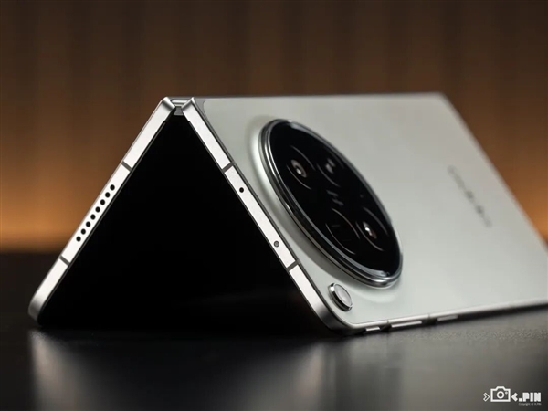 超越行业老大哥！OPPO的新折叠屏好像真的感受不到折痕了