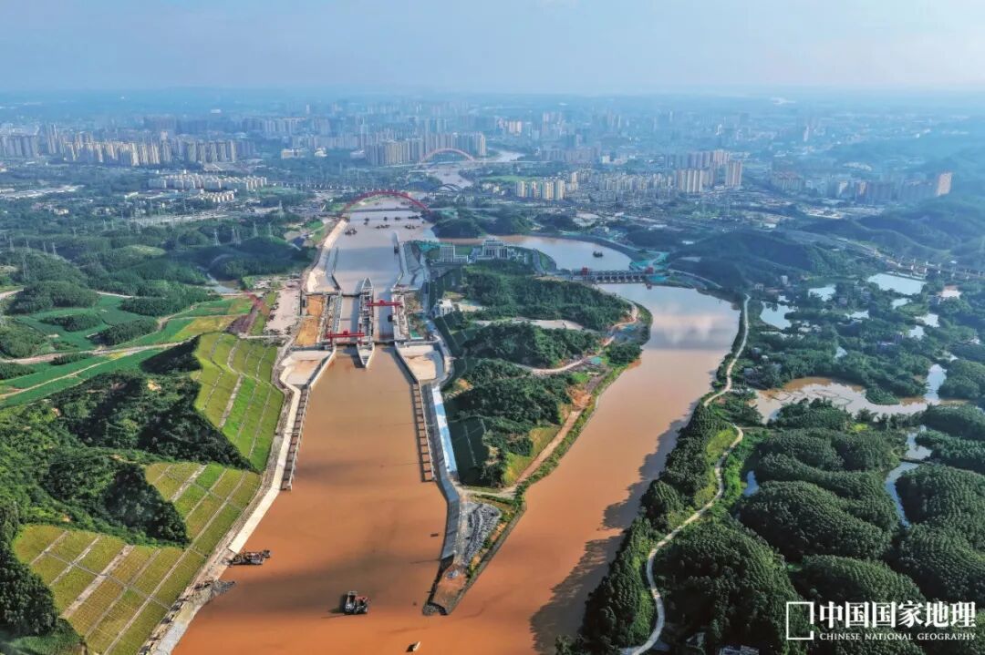 青年枢纽 平陆运河在此进入入海口航道钦江段 摄影/廖立刚
