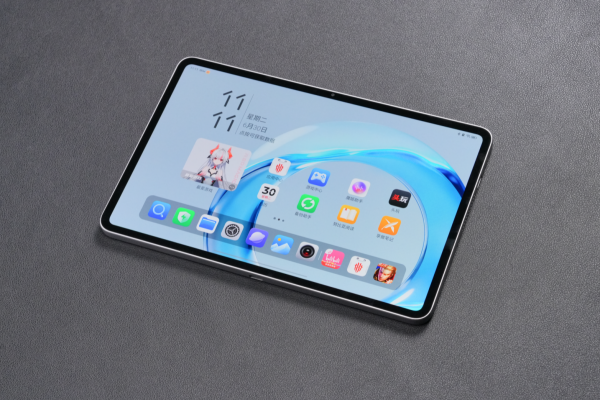 　　红魔游戏平板5 Pro:小平板爽玩PC游戏