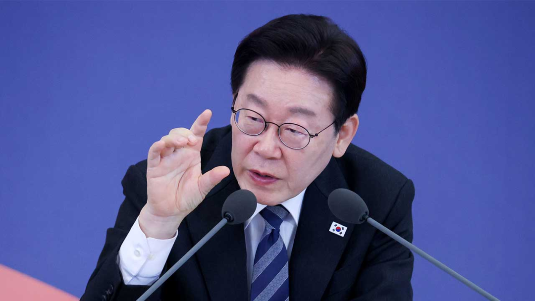 2026年3月18日,李在明在青瓦台举办的“资本市场稳定与正常化”座谈会上发表讲话。(图源:MBC新闻)