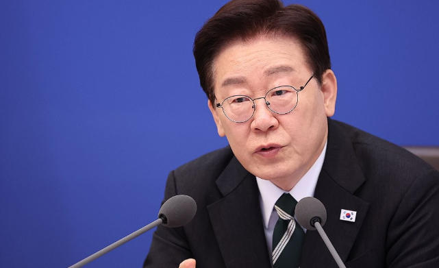 28日，李在明主持召开国务会议 韩联社