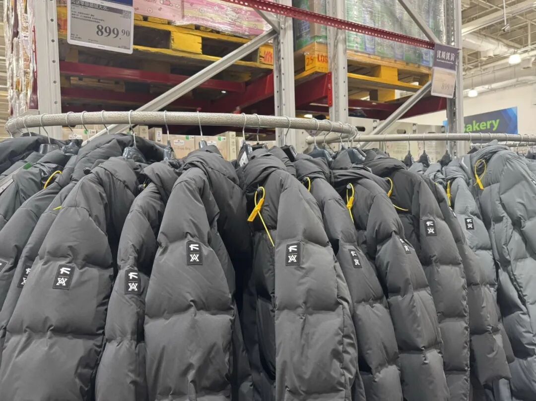 山姆899元鹅绒长款羽绒服 | 图 王涵艺摄