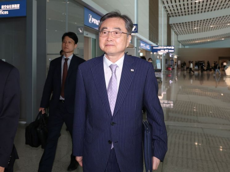 9月17日,赵显启程前往美国图源:韩媒