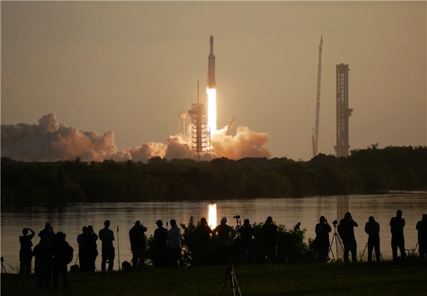 16年磨一镜!NASA罗曼空间望远镜终于升空:视野达哈勃的100倍