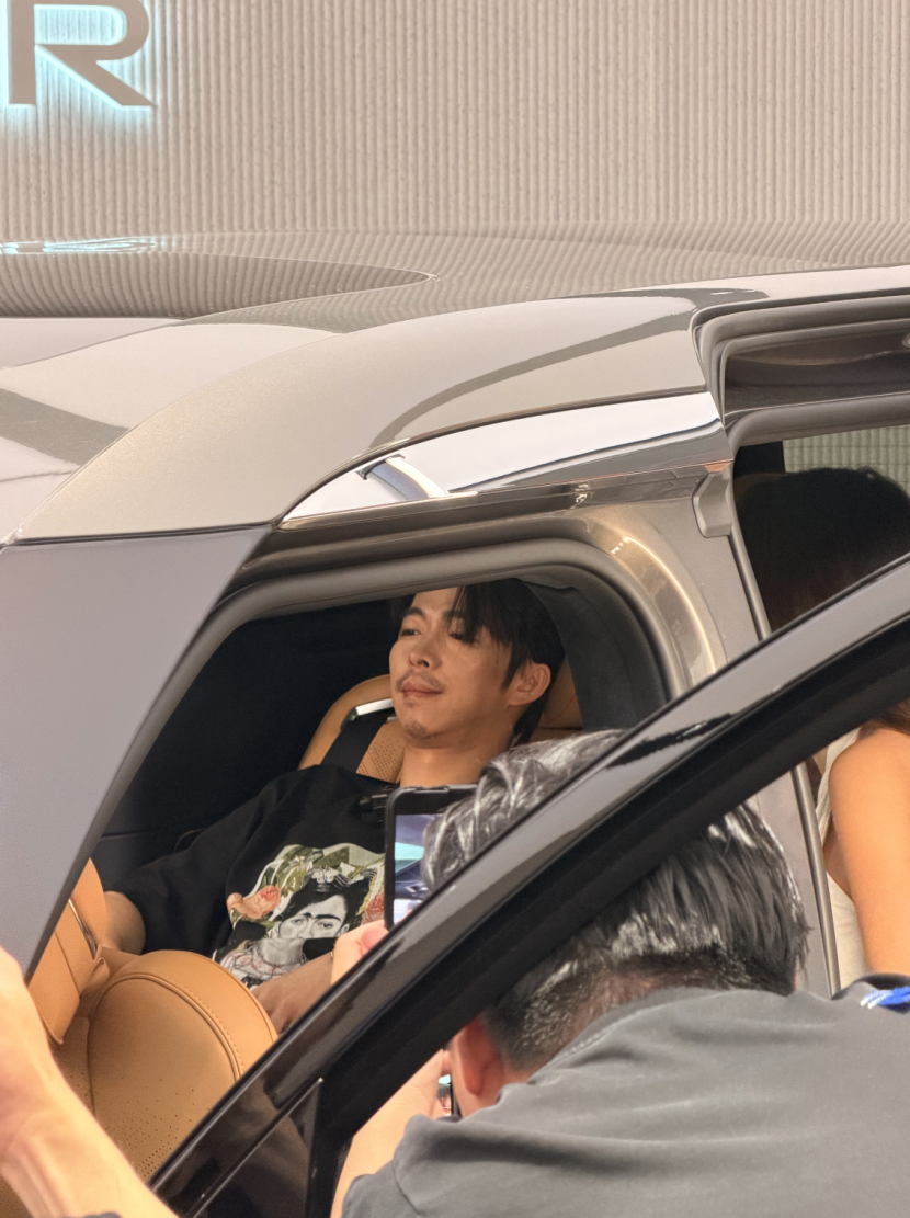 偶遇坐极氪009的章宇，反差感拉满！