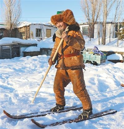 斯兰别克&middot;沙合什演示如何使用毛皮滑雪板。