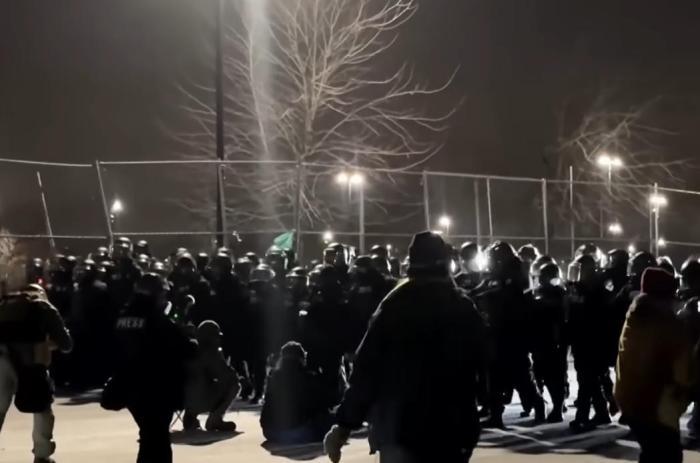 美国联邦探员镇压抗议活动。图片来源：外媒视频报道截图