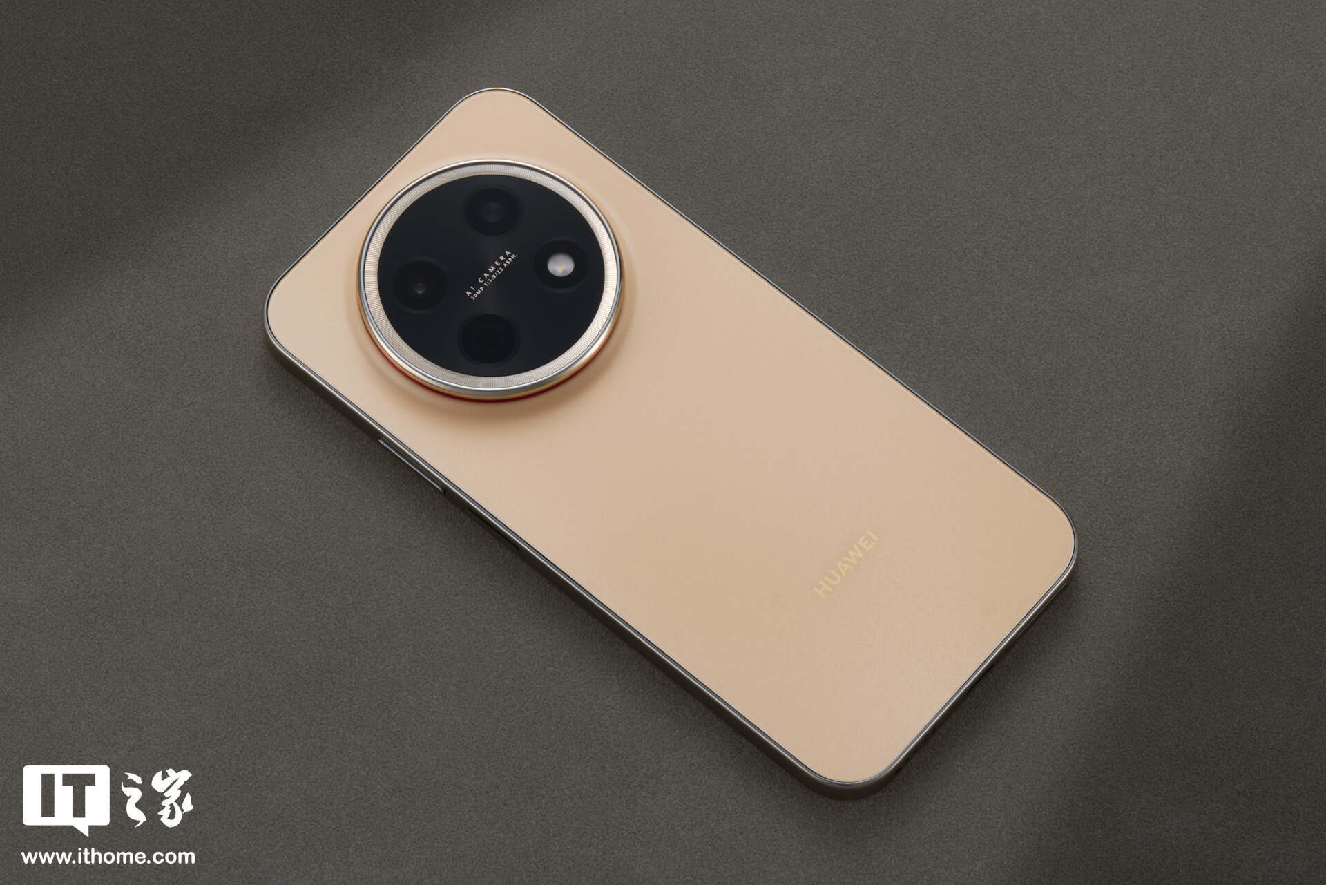 华为畅享90 Pro Max摄像模组左下角为红外传感器,兼顾对称美学