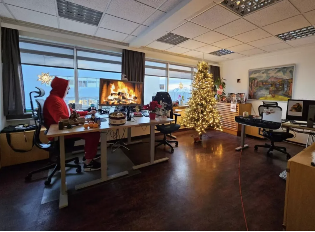 圣诞节办公室装扮/受访者提供