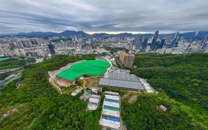 2025年12月25日在广东省深圳市罗湖区拍摄的玉龙填埋场环境修复工程（无人机照片）。新华社记者 毛思倩 摄