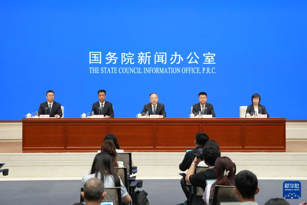 7月29日,国务院新闻办公室在北京举行“开局起步‘十五五’”系列主题新闻发布会,国家知识产权局新闻发言人、副局长芮文彪,国家知识产权局条法司司长刘毅,国家知识产权局战略规划司司长梁心新,国家知识产权局新闻发言人、知识产权保护司司长郭雯介绍“十五五”时期知识产权保护和运用有关情况,并答记者问。新华社记者 任鹏飞 摄