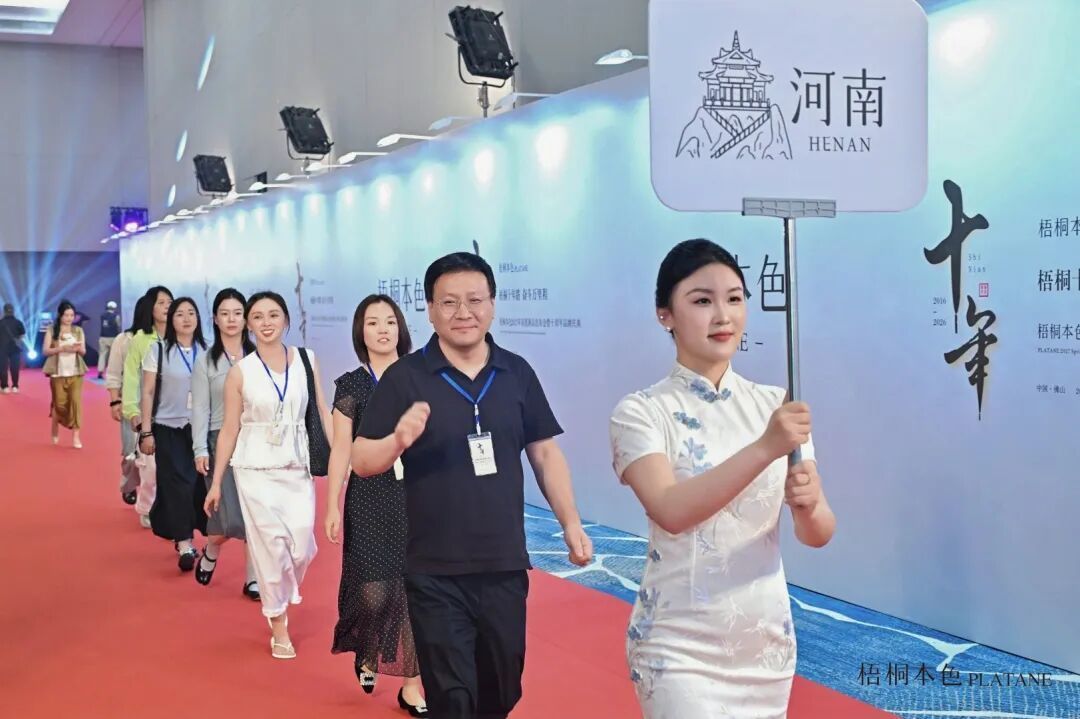 梧桐本色2027春夏新品发布 美学大秀致敬十年