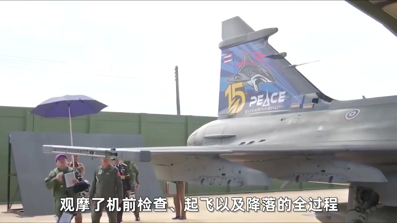 美女王后驾“鹰狮”冲上云霄，没选F-16，泰军下一款战机定了