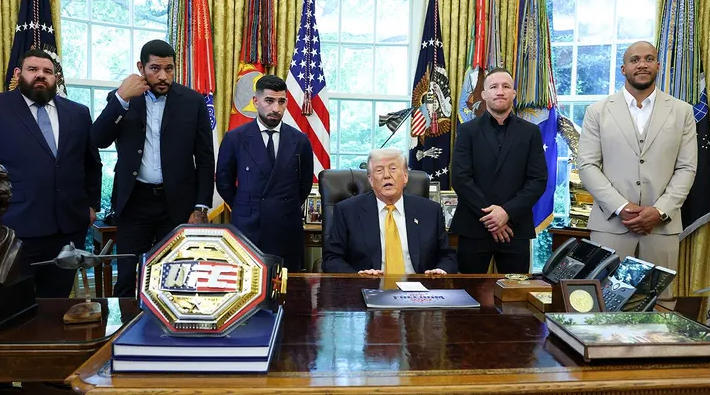 ▲5月6日，特朗普在白宫椭圆形办公室会见UFC选手
