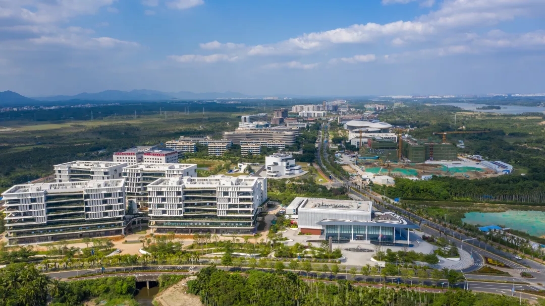 在海南琼海拍摄的海南自贸港重点园区——博鳌乐城国际医疗旅游先行区(无人机照片,资料照片)。新华社发