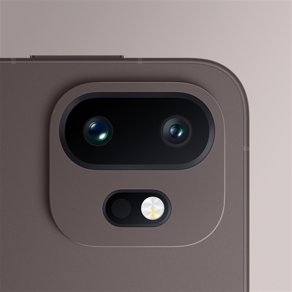 一加15T外不雅出炉:6.32英寸从简小直屏!两款相配巧克力配色