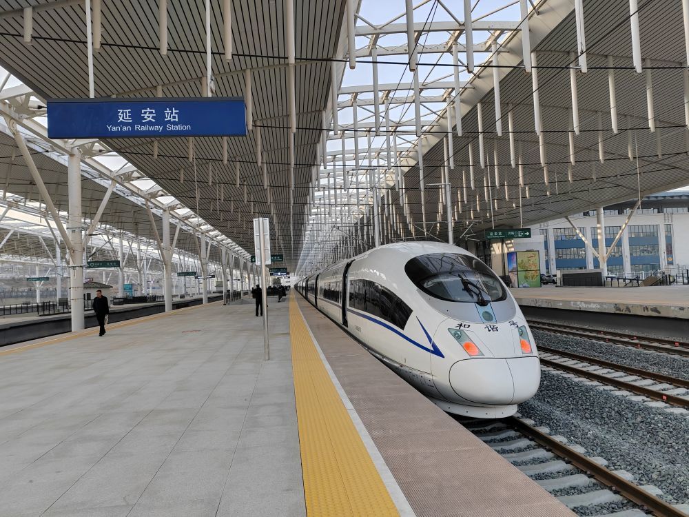 这是准备发车的G3351次高铁列车。(中铁二十一局集团有限公司供图)