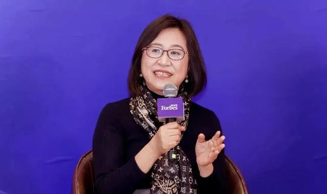 张含冰 图源:2025福布斯中国女性峰会