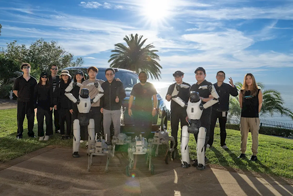 比马斯克还快一步！贾跃亭的机器东谈主本日开启托付 首批托付6台