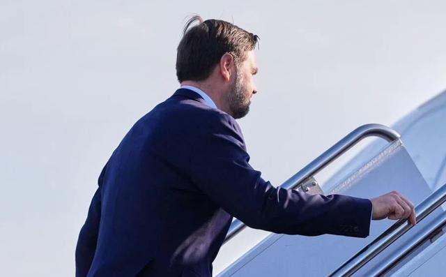 目下的万斯可谓是神不收舍