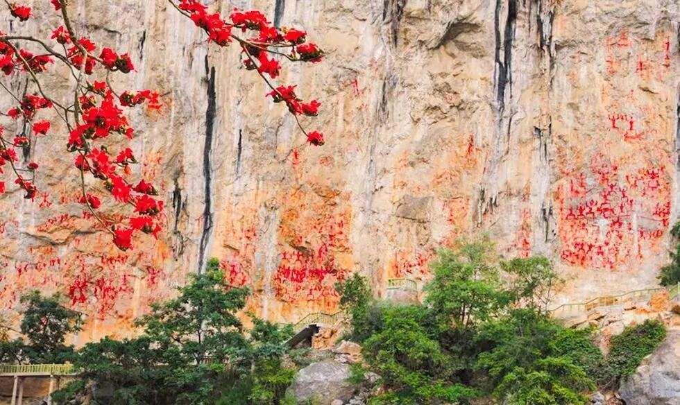 宁明花山岩画.jpg