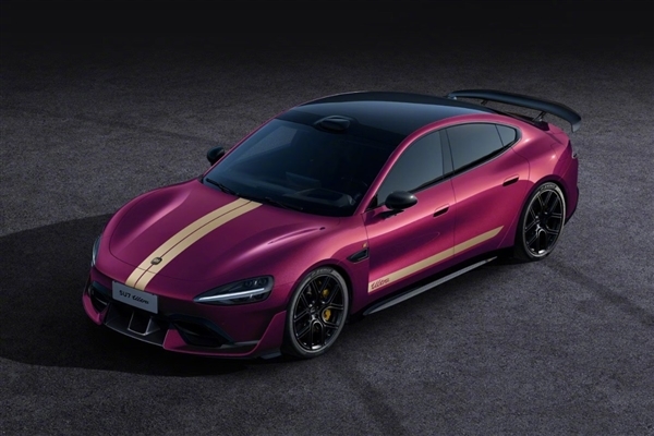 小米SU7 Ultra新增暮光玫瑰车漆、三档可调碳纤维尾翼：选装价1.1万、1.2万