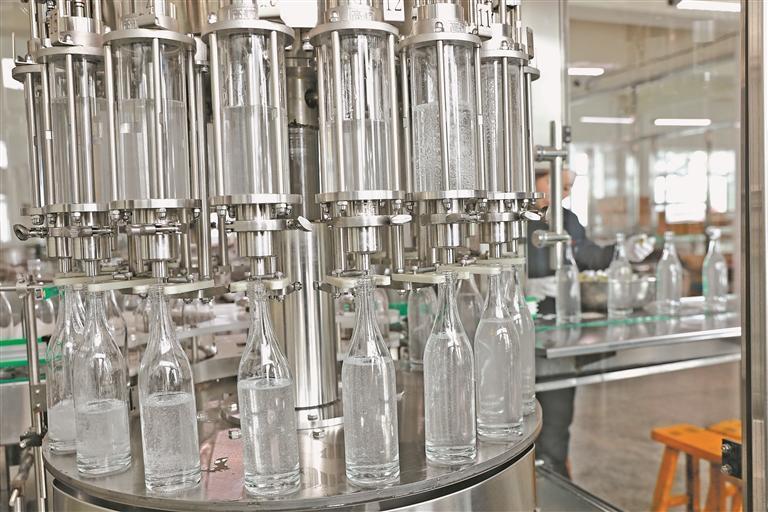 白酒坐褥线。张自峰摄