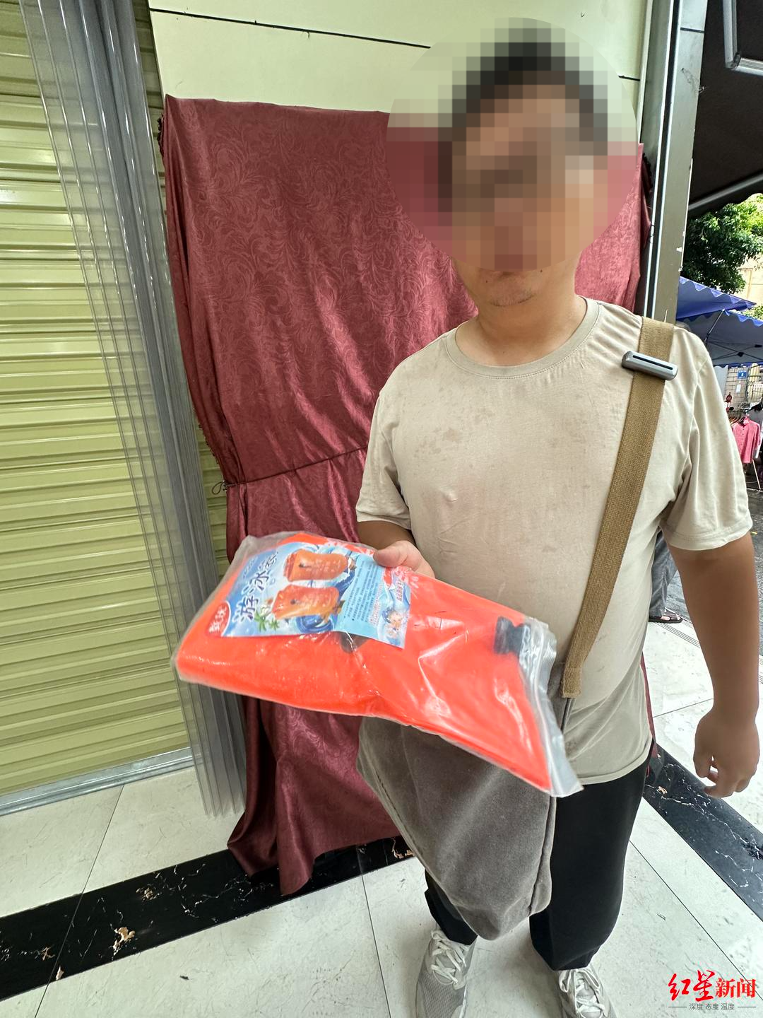 李先生拿着标识标签不全的产品想要退货