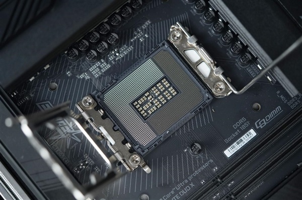 5个M.2插槽堆满！技嘉Z890 AORUS ELITE DUO X主板图赏