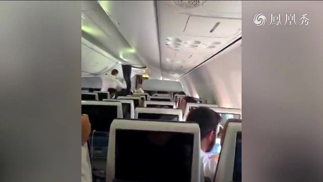 万米高空一触“机”发 中东角力暗流涌动？