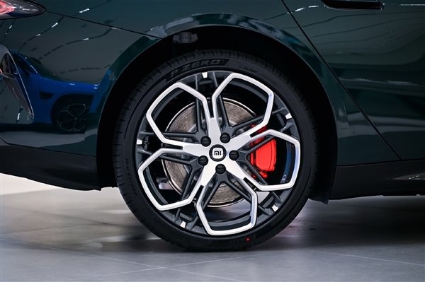 小米汽车第4款绿色来了!新一代SU7靛石绿实拍 雷军:高级而不张扬