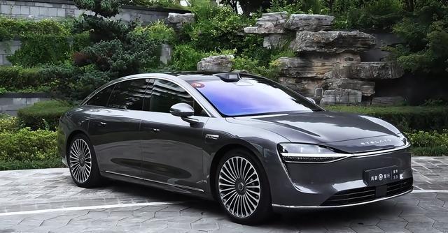 狂飙两百公里，先开享界S9再换奔驰S400，实测差距一目了然！-有驾