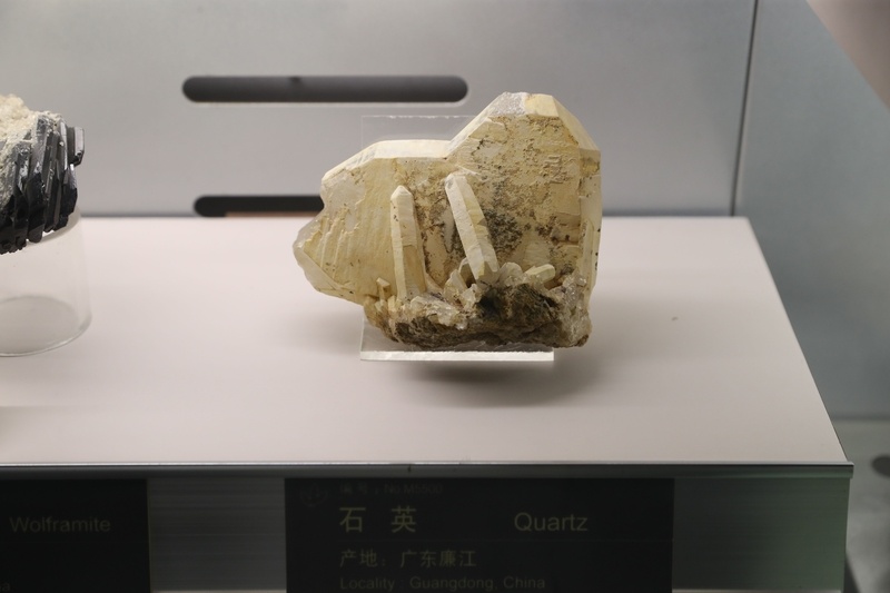 2025年10月3日，北京，中国地质博物馆，出产自广东廉江的石英标本。 IC Photo