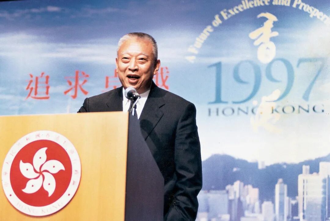 ▲1997年香港回归时董建华在记者招待会上的情景 图据视觉中国
