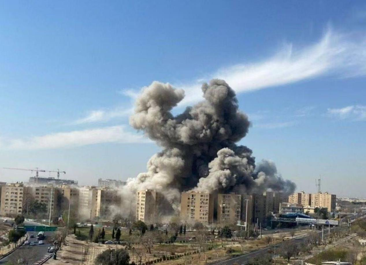 3月4日下午，伊朗洛雷斯坦省博鲁杰尔德镇受袭爆炸。阿卜迪摄