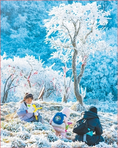 冰雪旅游热潮涌动（新时代画卷）