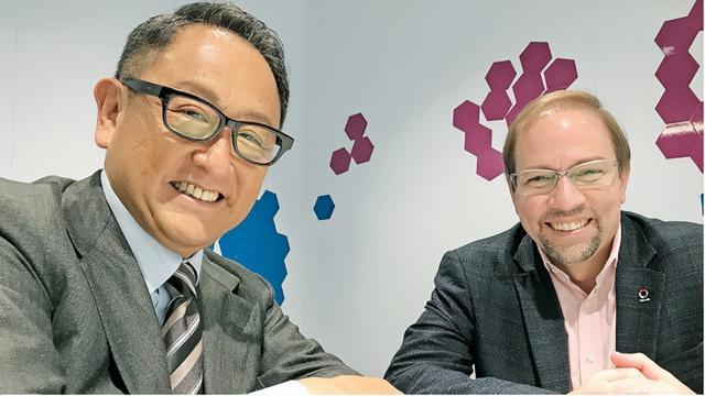 （左为丰田章男，右为James Kuffner）