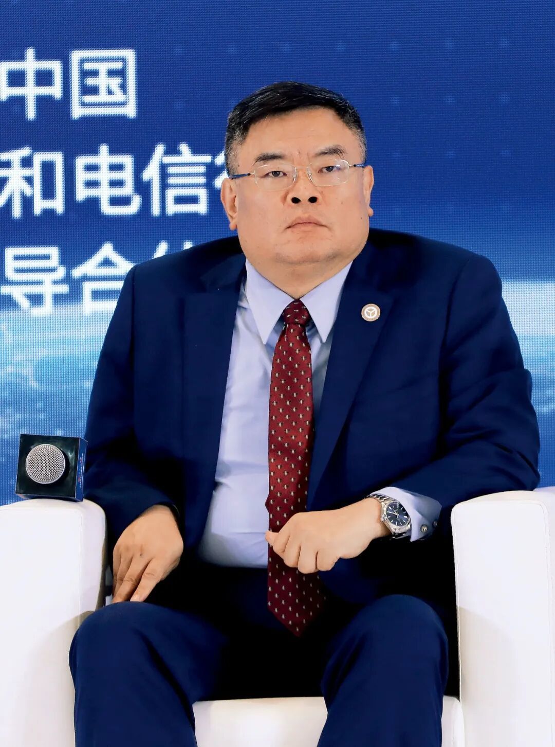 2024年7月4日,梅向荣出席2024全球数字经济大会“中小企业创新发展论坛”圆桌分享环节。图/视觉中国