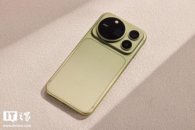 IT之家开箱:荣耀 Magic9 Pro Max 图赏