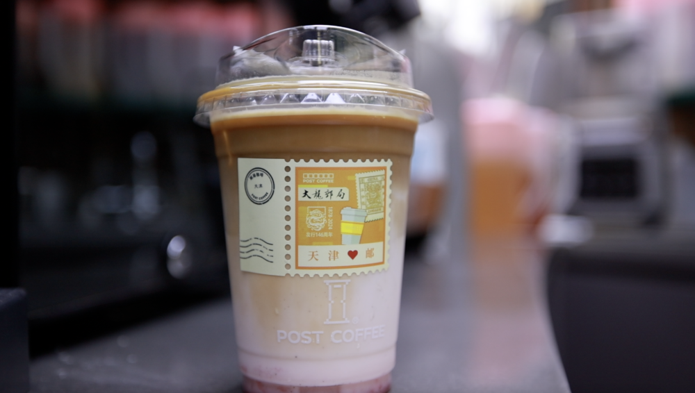 大龙邮局推出的海棠主题咖啡。新华社发（胡震泽 摄）