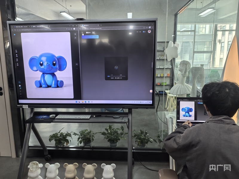 洛阳点维电子科技有限公司，工作人员利用AI为产品建模（央广网记者 关灵子 摄）