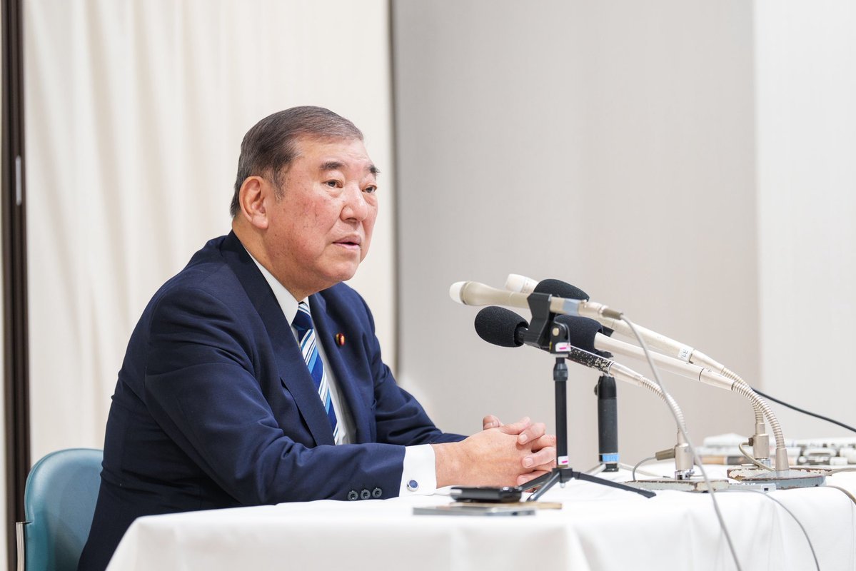 日本前首相石破茂9日在当选众议员后举行记者会