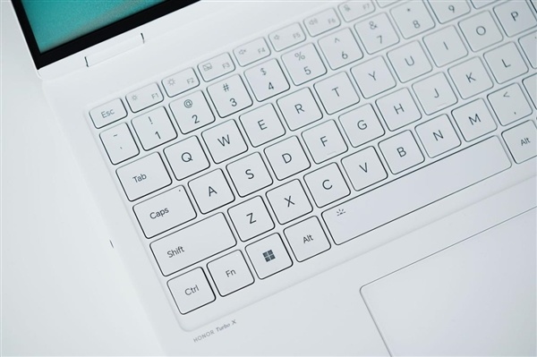 续航轻松超苹果MacBook!荣耀MagicBook Pro 16 2026图赏