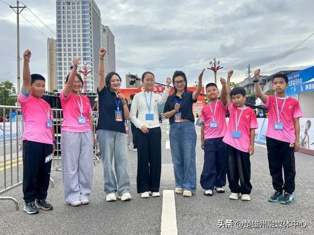 楚雄马拉松赛现场采访