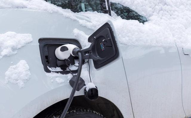 北方车主油车换电车刚满半年，寒潮一来就后悔，三个真实原因太戳心-有驾