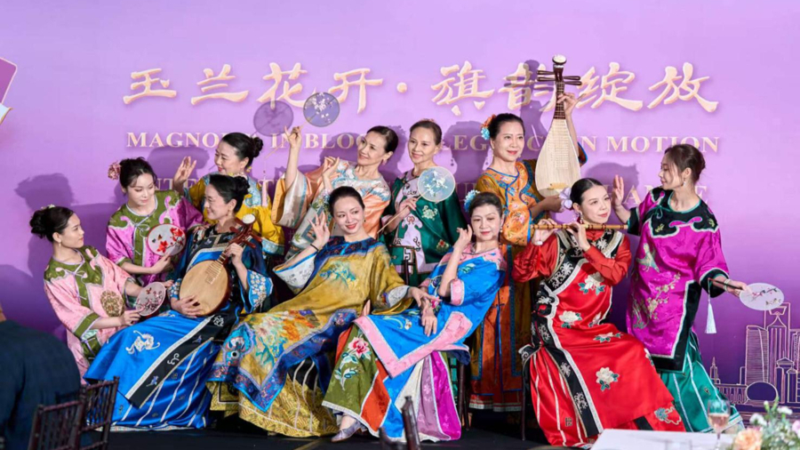 中国語：海派旗袍【新品】 海派旗袍走进纽约与温哥华，以传统服饰文化连接世界_凤凰网