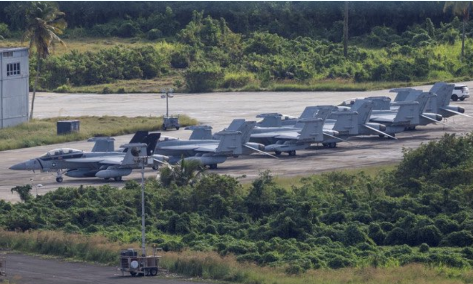 部署至前罗斯福路海军基地的EA-18G电子战飞机。