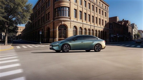 红旗5米纯电大轿车 天工07开启预售:全系800V、限时16.99万起