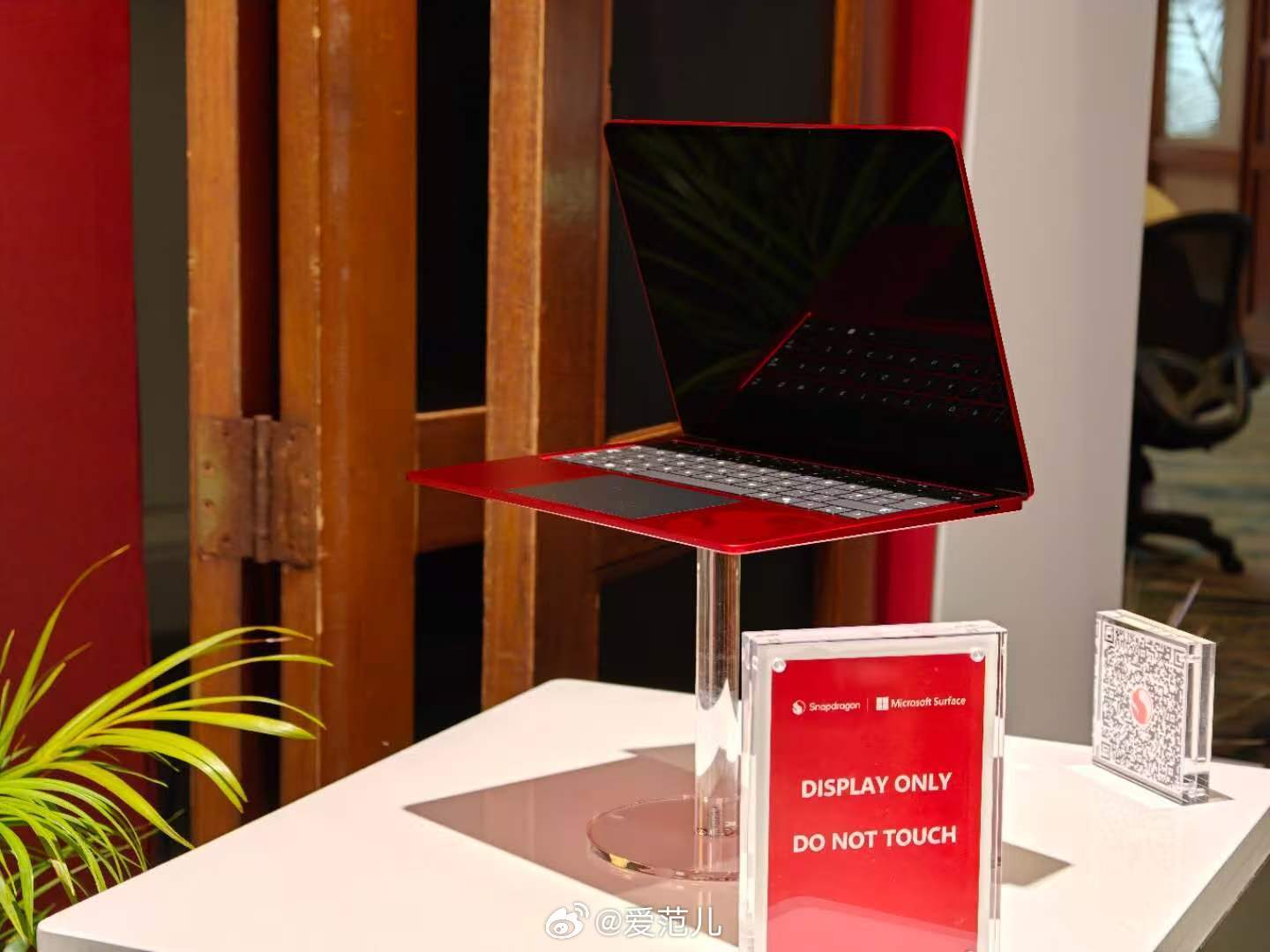 【新 Surface 换上 X2 Plus,还有一台「曼联红」特别版