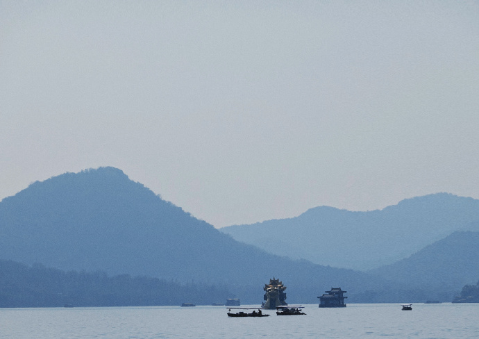 带父母去逛西湖/受访者提供